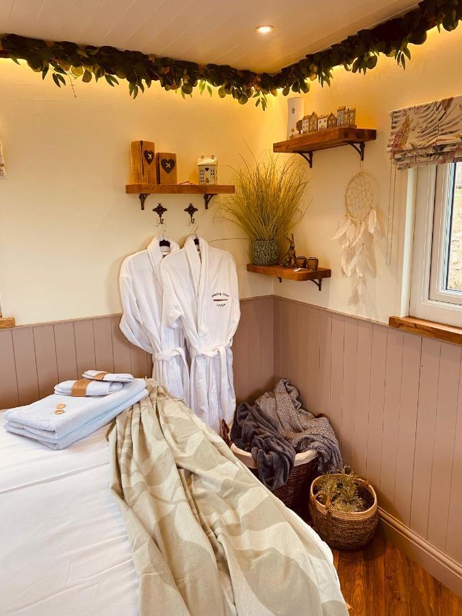 The Original Sleeping Giant With Hot Tub & Alpacas * Ystradgynlais
