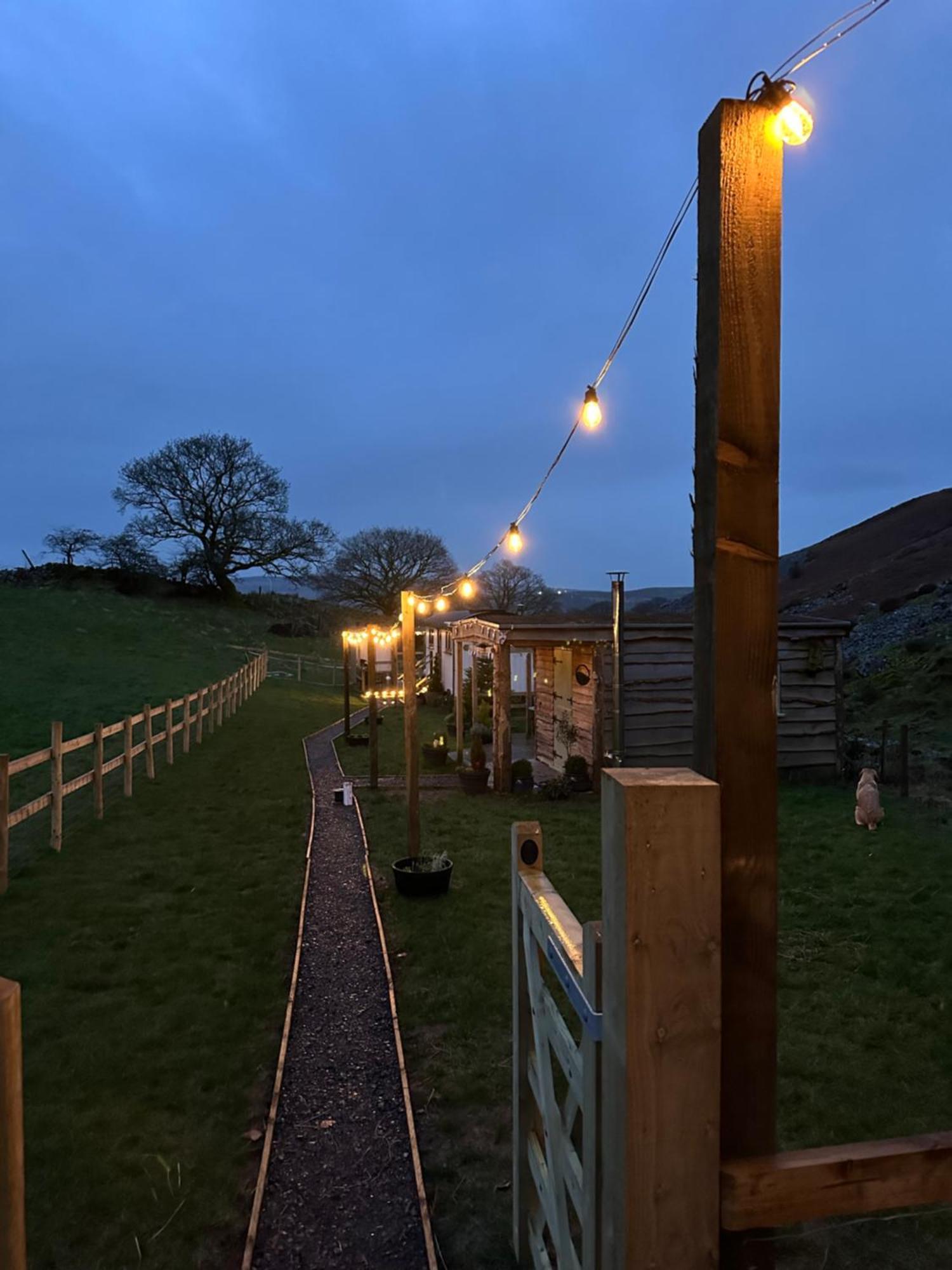 The Original Sleeping Giant With Hot Tub & Alpacas Ystradgynlais