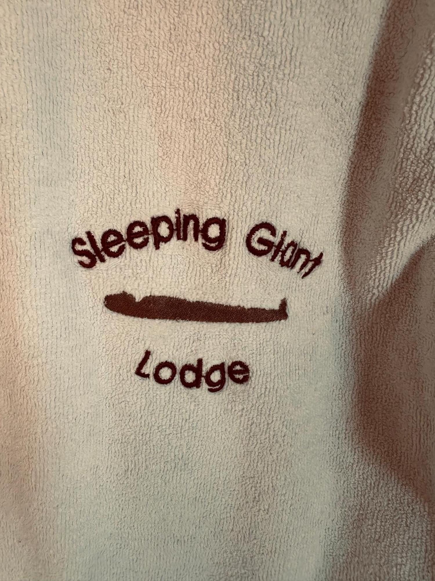 The Original Sleeping Giant With Hot Tub & Alpacas Farm stay