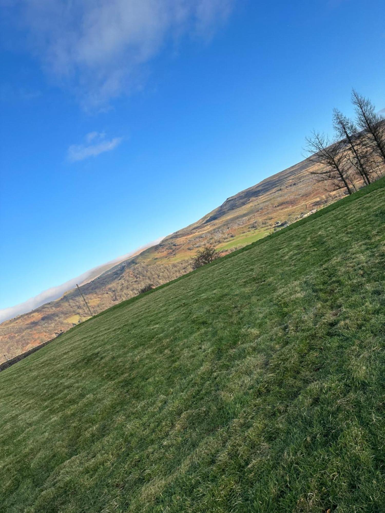 Bauernhof The Original Sleeping Giant With Hot Tub & Alpacas Ystradgynlais